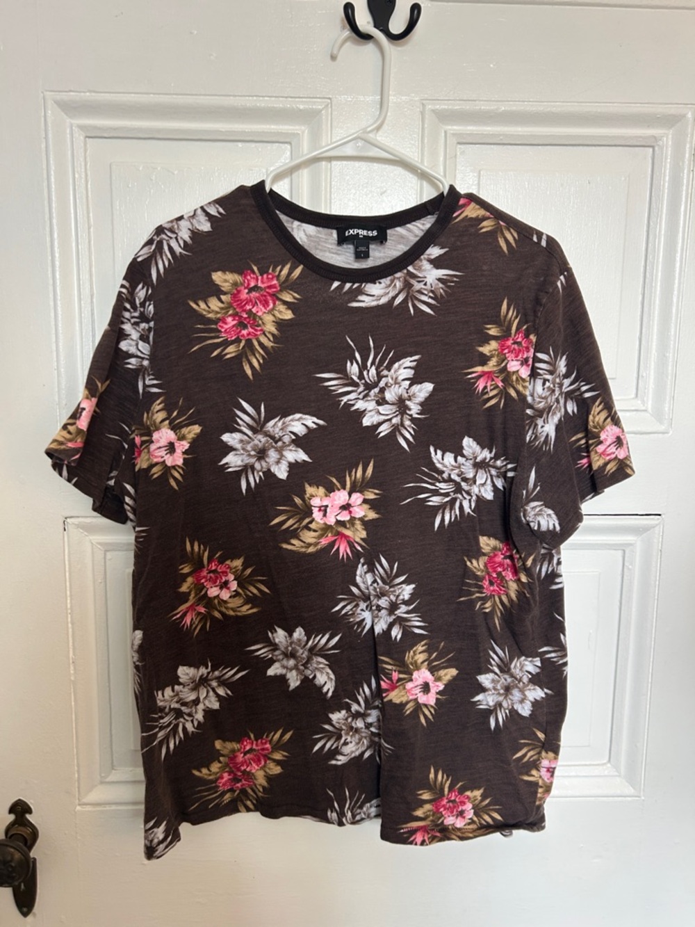 Men’s Express Brown/Pink Floral T-shirt  size L
